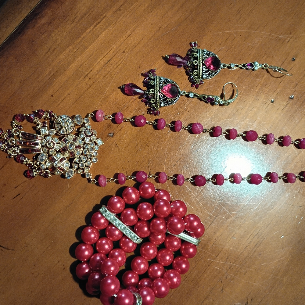 Elegant Red and Gold Jewelry Set